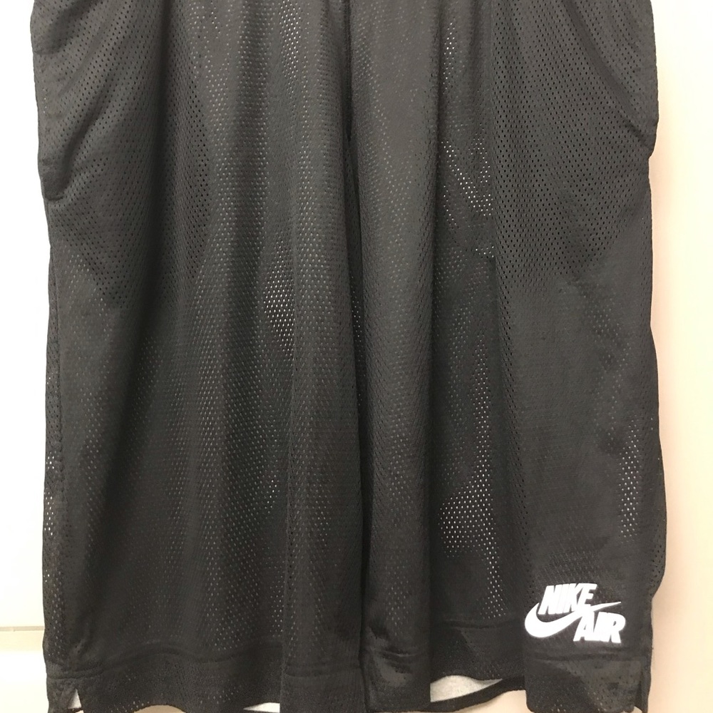 Nike 2 in 1 reversible shorts
City Lab T-shirt - size L